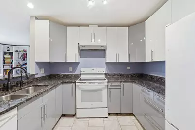 650 Perrie Drive #303, Elk Grove Village, IL 60007 - Photo 9
