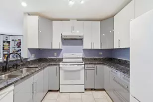 650 Perrie Dr, Elk Grove Village, IL 60007 - Photo 9