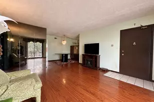 5408 Chateau Dr, Rolling Meadows, IL 60008 - Photo 3