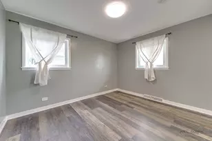 5 Wildwood Rd, Elk Grove Village, IL 60007 - Photo 15