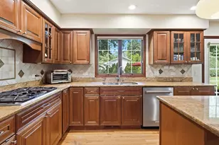 8100 Lake Ridge Dr, Burr Ridge, IL 60527 - Photo 17