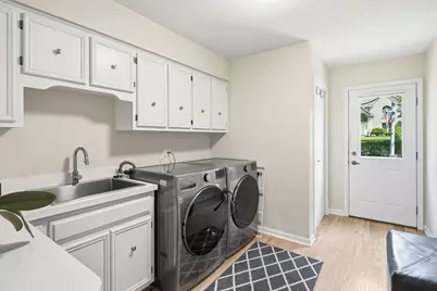 8100 Lake Ridge Drive, Burr Ridge, IL 60527 - Photo 23
