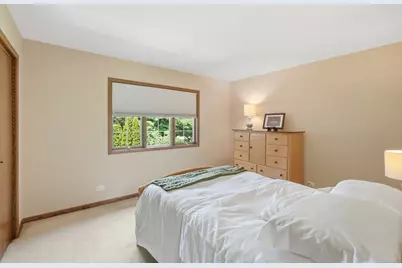 8100 Lake Ridge Drive, Burr Ridge, IL 60527 - Photo 33
