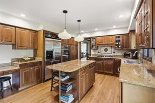 8100 Lake Ridge Dr, Burr Ridge, IL 60527 - Photo 13
