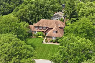 8100 Lake Ridge Dr, Burr Ridge, IL 60527 - Photo 3