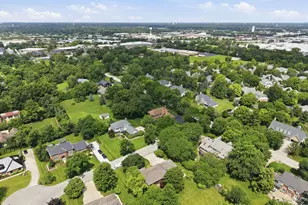 8100 Lake Ridge Dr, Burr Ridge, IL 60527 - Photo 43