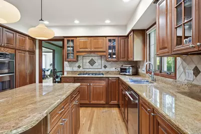 8100 Lake Ridge Drive, Burr Ridge, IL 60527 - Photo 15