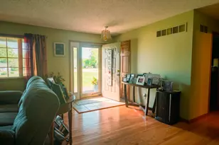 800 Burgess Dr, Utica, IL 61373 - Photo 3