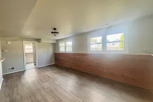 621 W 8th St, Belvidere, IL 61008 - Photo 5