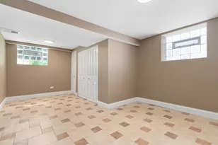 8864 S Winchester Ave, Chicago, IL 60620 - Photo 17