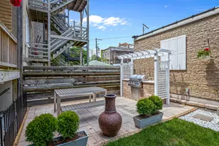 2440 W Iowa St, Chicago, IL 60622 - Photo 11
