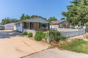 908 E Chestnut St, Pontiac, IL 61764 - Photo 3