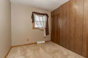 908 E Chestnut St, Pontiac, IL 61764 - Photo 37