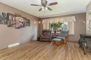 908 E Chestnut St, Pontiac, IL 61764 - Photo 21