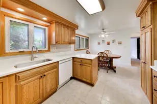252 Millford Ln, Bloomingdale, IL 60108 - Photo 11