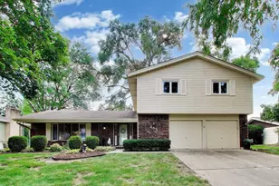 252 Millford Ln, Bloomingdale, IL 60108 - Photo 1