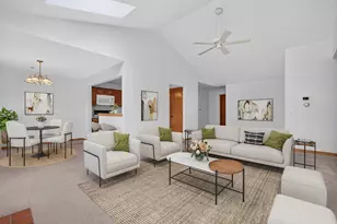 2789 Glasgow Ct, Schaumburg, IL 60194 - Photo 3