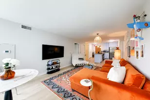 9655 Woods Dr, Skokie, IL 60077 - Photo 13