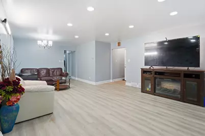 2507 W Coyle Avenue, Chicago, IL 60645 - Photo 3