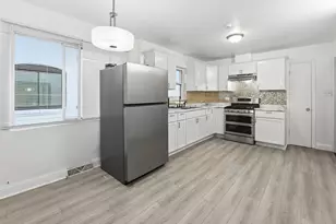 2507 W Coyle Ave, Chicago, IL 60645 - Photo 11