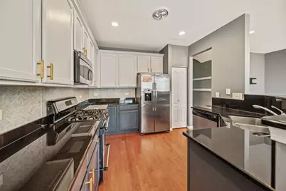 284 Edmundton Circle, Carol Stream, IL 60188 - Photo 9