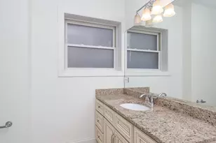 2352 W Byron St, Chicago, IL 60618 - Photo 11