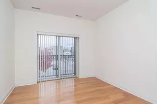 2352 W Byron St, Chicago, IL 60618 - Photo 9