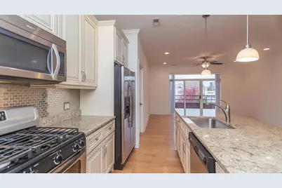 2352 W Byron Street #403, Chicago, IL 60618 - Photo 5