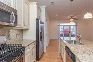 2352 W Byron St, Chicago, IL 60618 - Photo 5