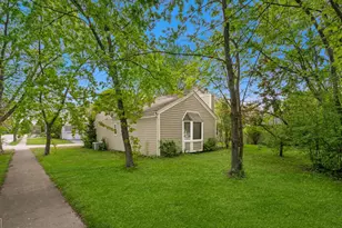 1390 River Oak Dr, Naperville, IL 60565 - Photo 23