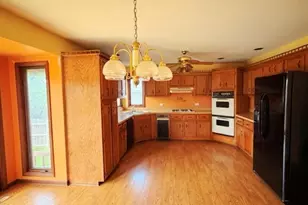 18348 Carriage Ln, Lansing, IL 60438 - Photo 5