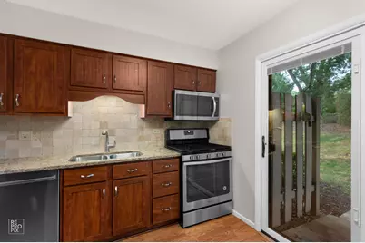 435 Somerset Court #B, Aurora, IL 60504 - Photo 9
