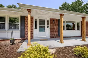1434 Maple Ln, Elgin, IL 60123 - Photo 3