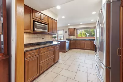 690 Waterford Drive, Des Plaines, IL 60016 - Photo 11