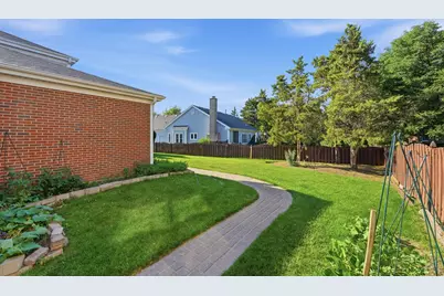 690 Waterford Drive, Des Plaines, IL 60016 - Photo 37