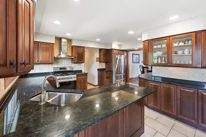690 Waterford Drive, Des Plaines, IL 60016 - Photo 13