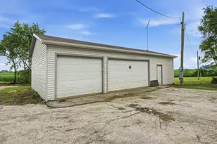 2737 E Indiana Ave, Beecher, IL 60401 - Photo 33
