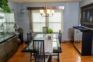 10S168 Oneill Dr, Burr Ridge, IL 60527 - Photo 5