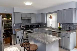 10S168 Oneill Dr, Burr Ridge, IL 60527 - Photo 7
