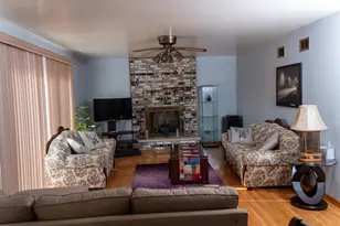 10S168 Oneill Dr, Burr Ridge, IL 60527 - Photo 9