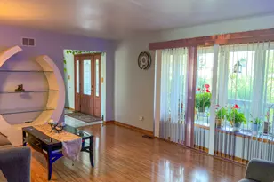 10S168 Oneill Dr, Burr Ridge, IL 60527 - Photo 3