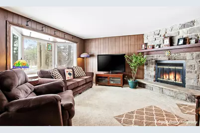 8 E Rollins Road, Round Lake Beach, IL 60073 - Photo 3