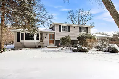 8 E Rollins Road, Round Lake Beach, IL 60073 - Photo 15