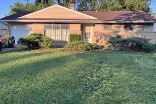520 Edgewood Ln, Elk Grove Village, IL 60007 - Photo 1