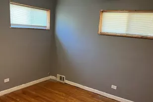 8856 S Washtenaw Ave, Evergreen Park, IL 60805 - Photo 9