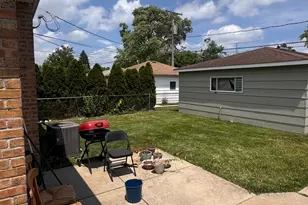 137 Linden Ave, Bellwood, IL 60104 - Photo 3