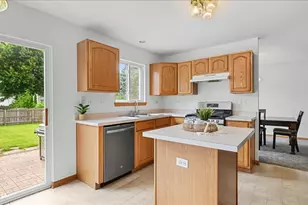 418 Terrace Ln, Oswego, IL 60543 - Photo 7