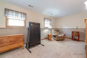 916 Lorelei Dr, Zion, IL 60099 - Photo 13