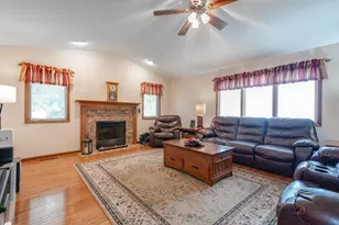 916 Lorelei Dr, Zion, IL 60099 - Photo 3