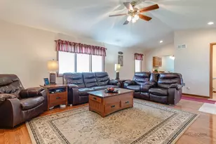 916 Lorelei Dr, Zion, IL 60099 - Photo 3